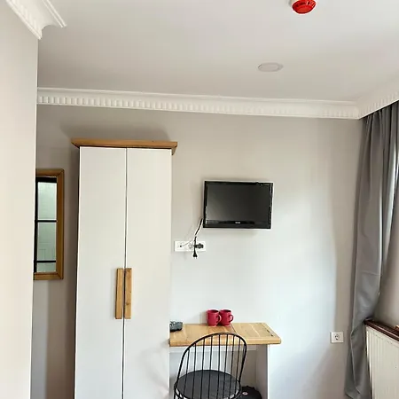 Perahomes Wooden Flat With Small Balcony Apartamento Istambul