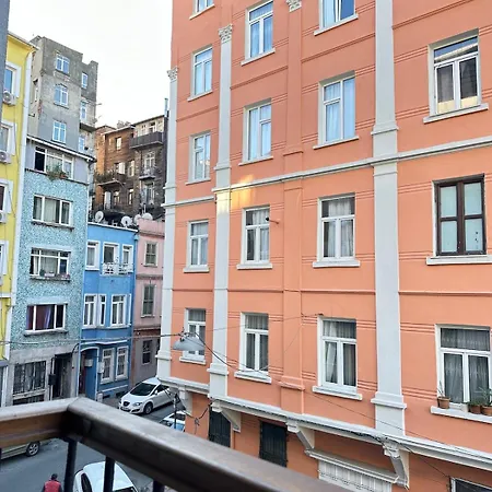 Perahomes Wooden Flat With Small Balcony Apartamento